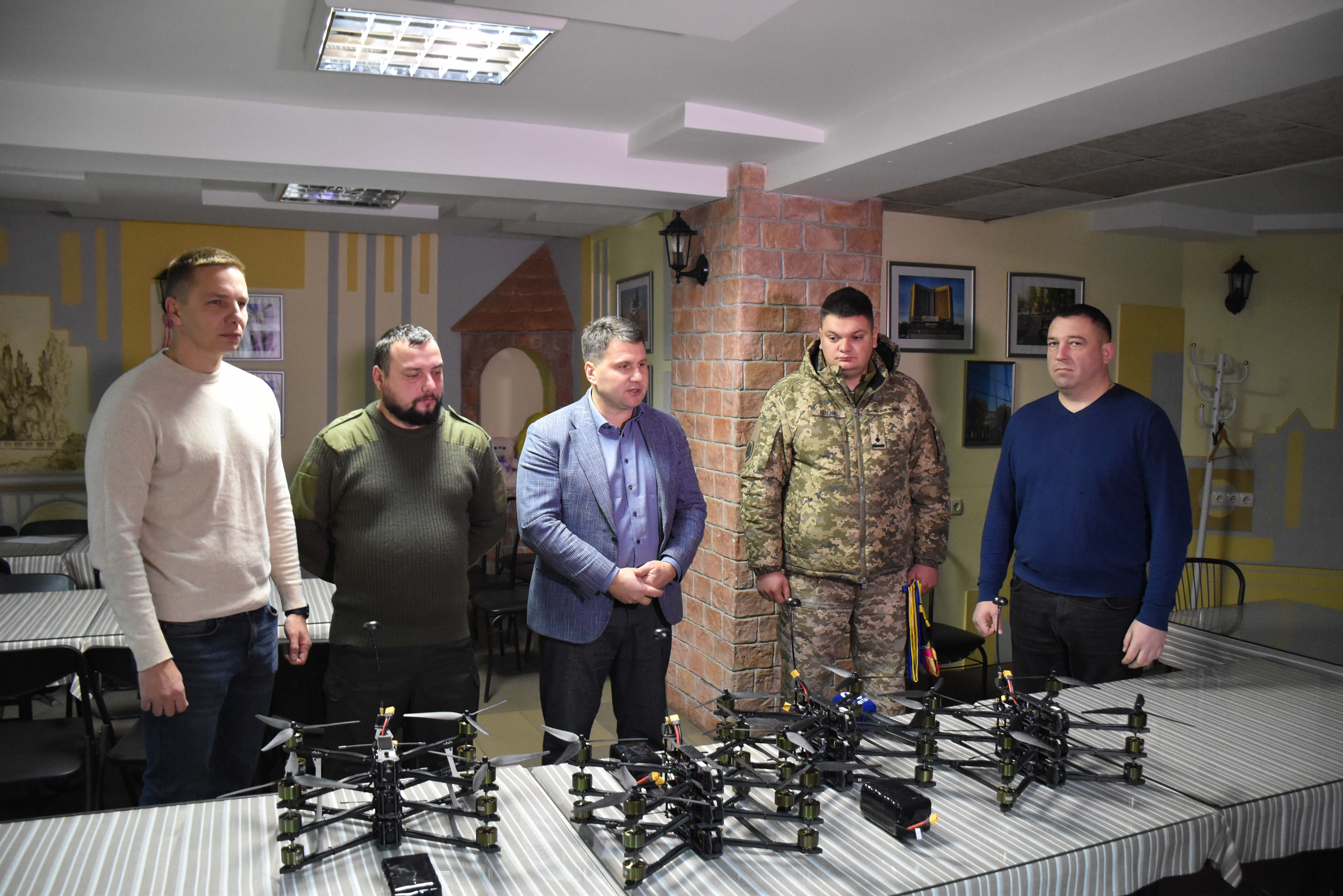Сьогодні дрони передали ще двом військовим підрозділам — учасникам Незламного ВІННИЦіЯнського кінофестивалю